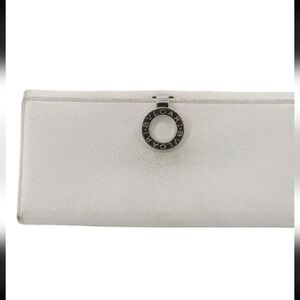 Pre-Loved Bvlgari Long Wallet – Elegant White Textured Leather